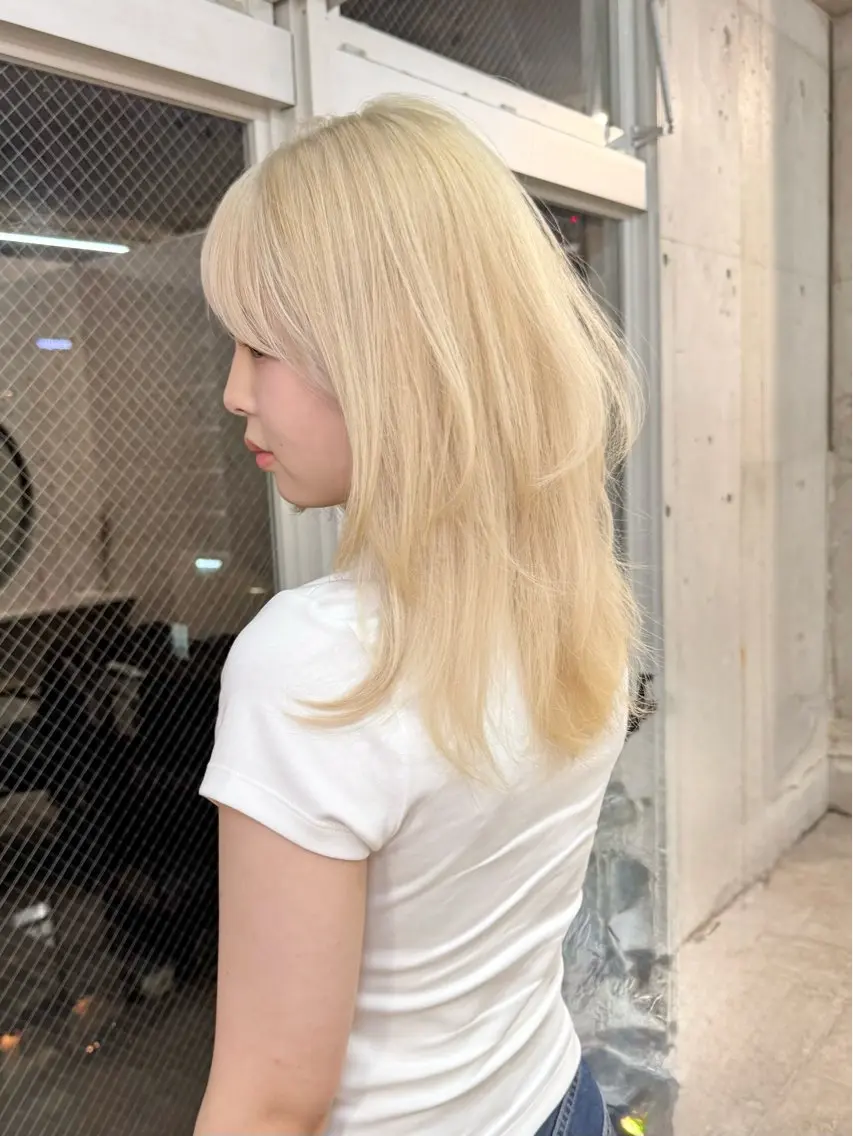 セミロング カラー バレイヤージュ ブリーチ ケアブリーチ ハイライトカラー インナーカラー ヘアカラー トリートメント lani ブリーチ /ダブルカラーのヘアスタイル