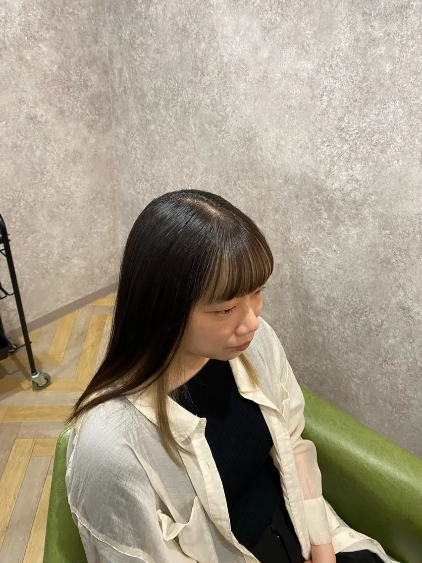 ミディアム ミストバング 阪急箕面駅 艶カラー/縮毛矯正のヘアスタイル