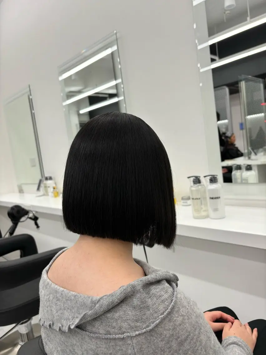 ショート カラー 抜け感レイヤー︴ ニュアンスカラーのヘアスタイル