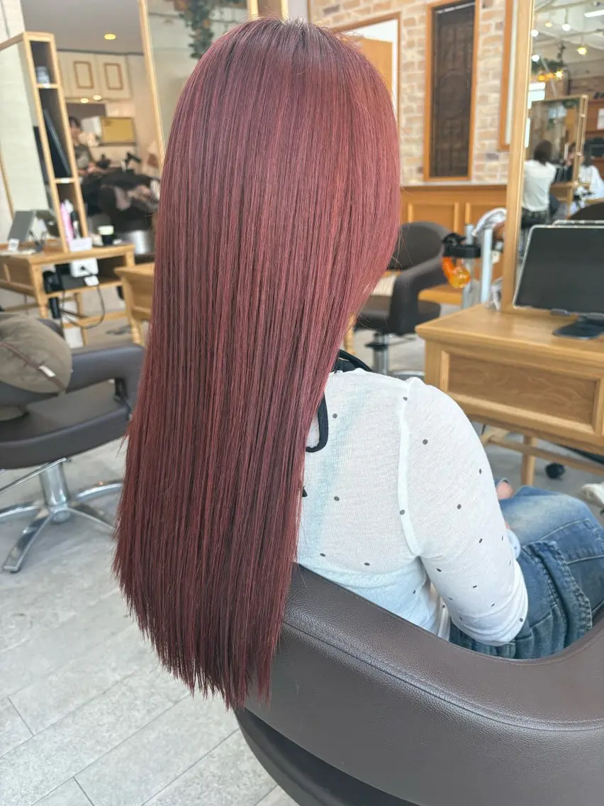 ロング ヘアカラー 佐藤 遥菜のヘアスタイル