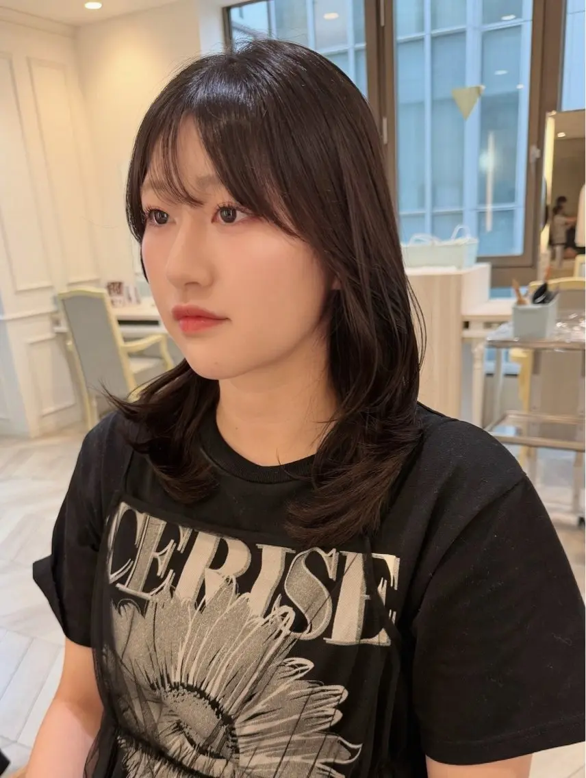 ミディアム ミディアムレイヤー レイヤーカット トリートメント カット トリートメント 小顔レイヤー/ ベージュ🤍Rieのヘアスタイル