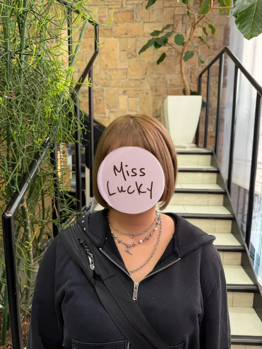 ショート カラー ベージュカラー ミルクティーベージュ ヘアカラー レイヤー/ハイトーン 🔆rino🔆のヘアスタイル
