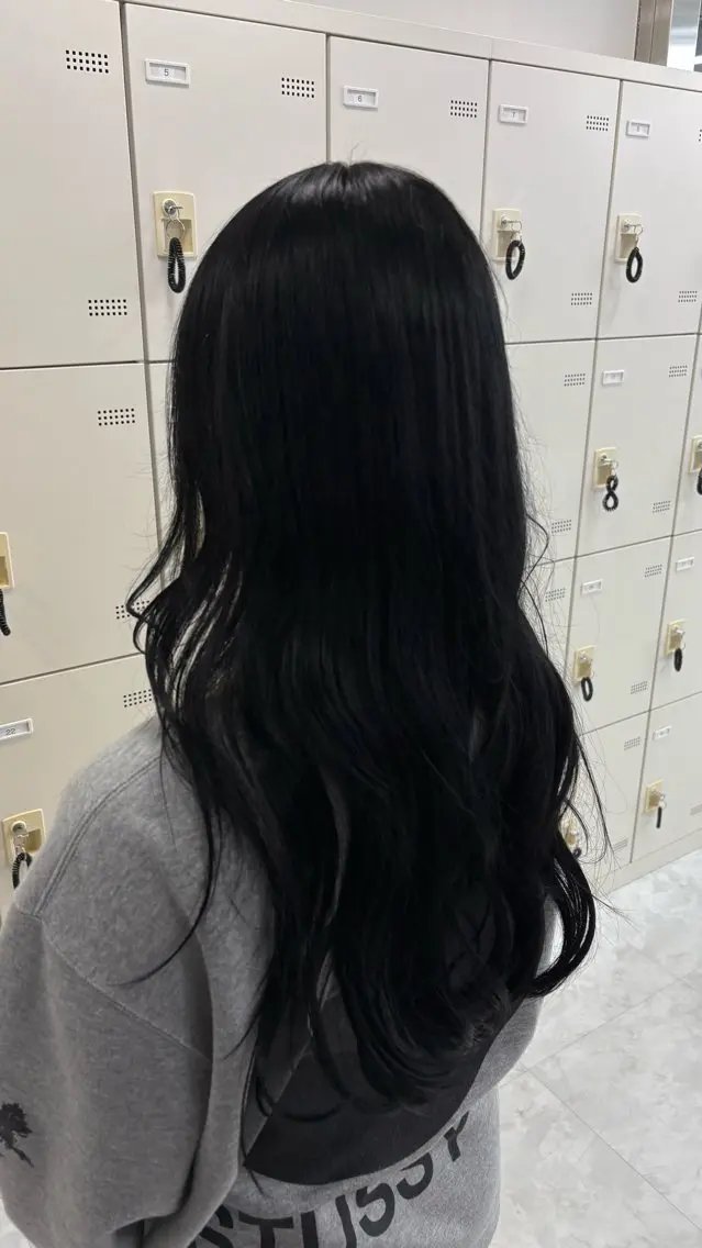 ロング カラー 🖤ハイトーン× レイヤー🖤SARAのヘアスタイル