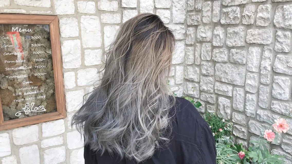 ロング カラー パーマ ヘアアレンジ メンズ キッズ ネイル マツエク・マツパ メンズバレイヤージュ バレイヤージュ シルバー レイヤーカット シルバー カット 縮毛矯正 トリートメント 髪質改善/透明感 OAK兵庫のヘアスタイル