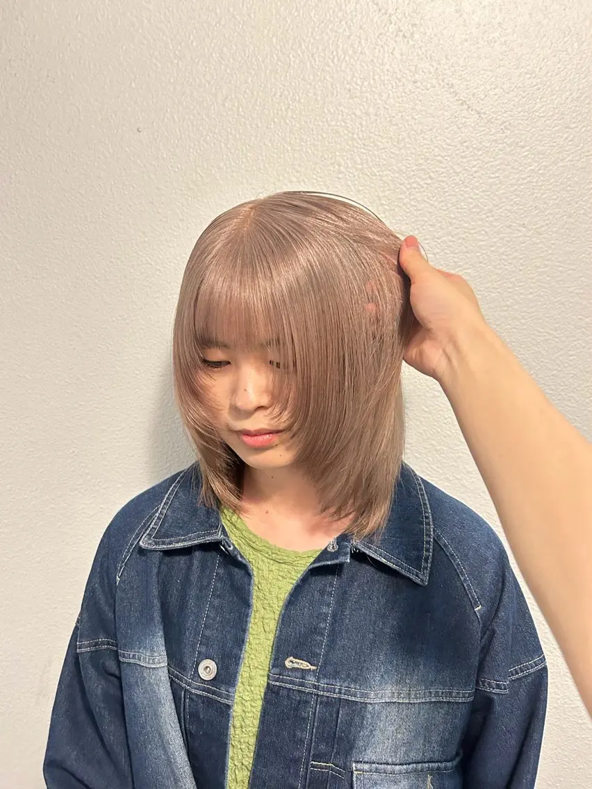 ミディアム カラー ブリーチ ヘアカラー 💜Noa /艶髪ハイトーン💫のヘアスタイル