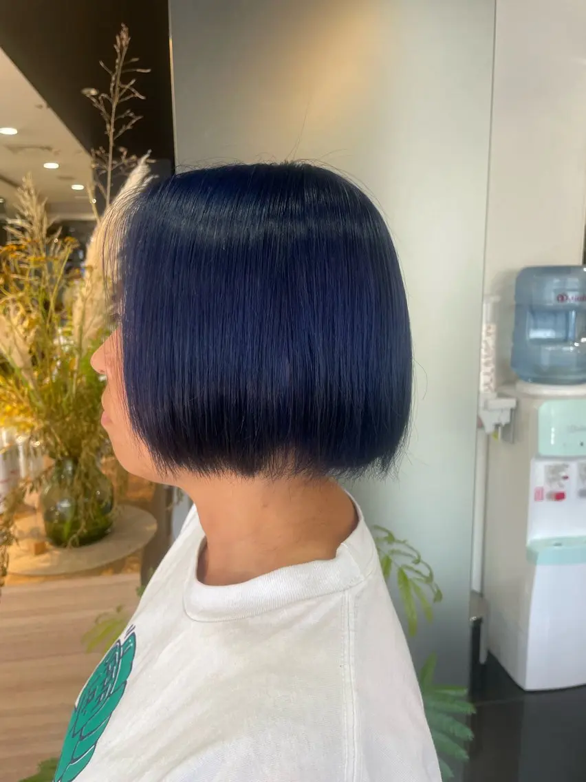 ショート カラー カット ヘアカラー トリートメント ハイトーン/レイヤー 似合わせ・ユキノのヘアスタイル