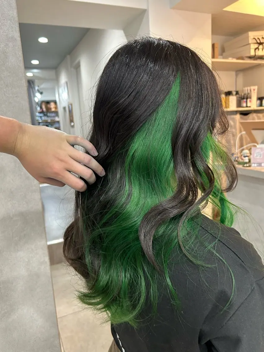 ロング カラー 山岡 茉琳のヘアスタイル