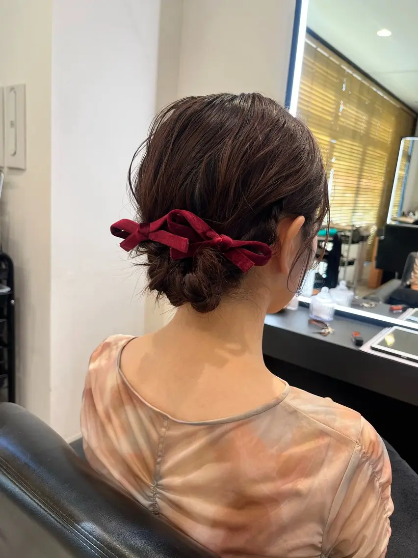 ヘアアレンジ お団子ヘア 顔周りレイヤー 髪質改善 / AYUのヘアスタイル