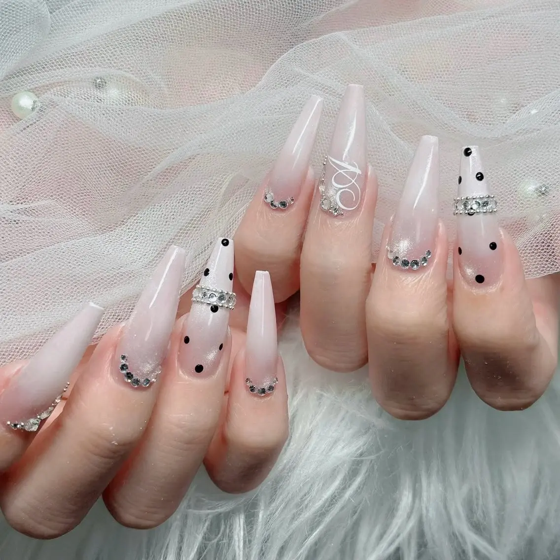ネイル フットネイル フレンチネイル グラデーション 韓国ネイル ロングネイル ハンドネイル Hot Nail Salonのネイルデザイン