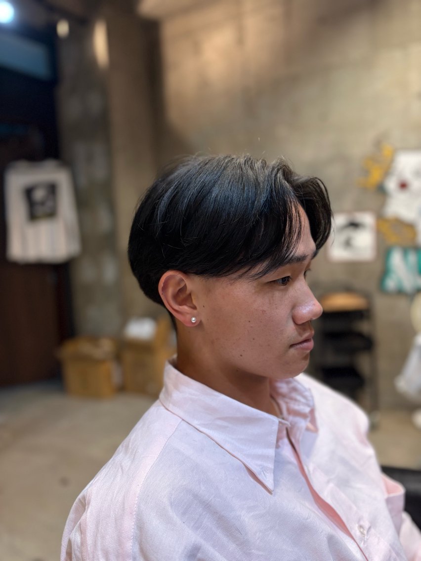 メンズ センターパート 銀太/カット✂️/ パーマ/ブリーチのヘアスタイル