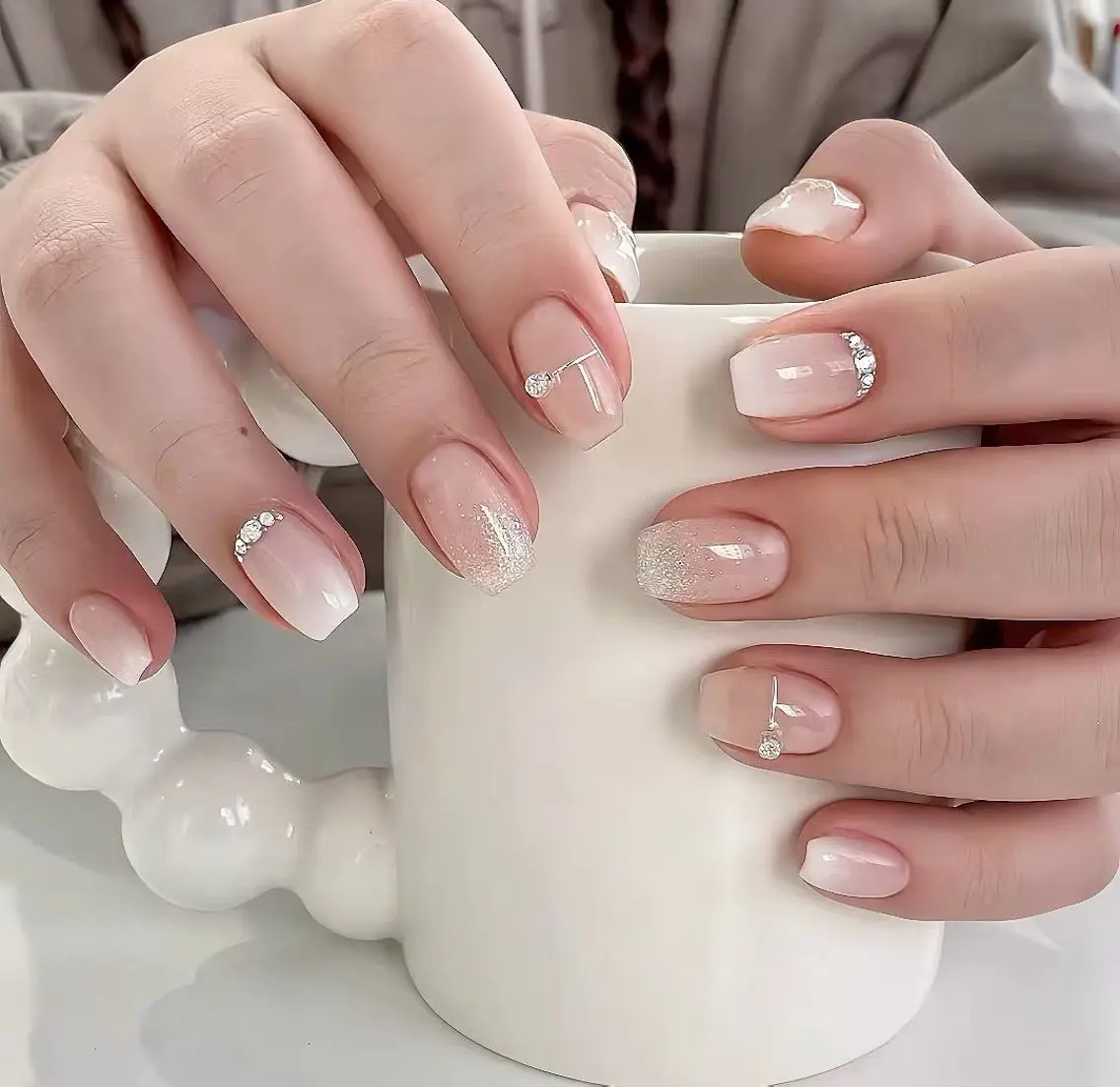 ネイル アートネイル オーロラネイル チークネイル フレンチネイル ガラスフレンチ ハンドネイル 🎀YooLi Nail salonのネイルデザイン