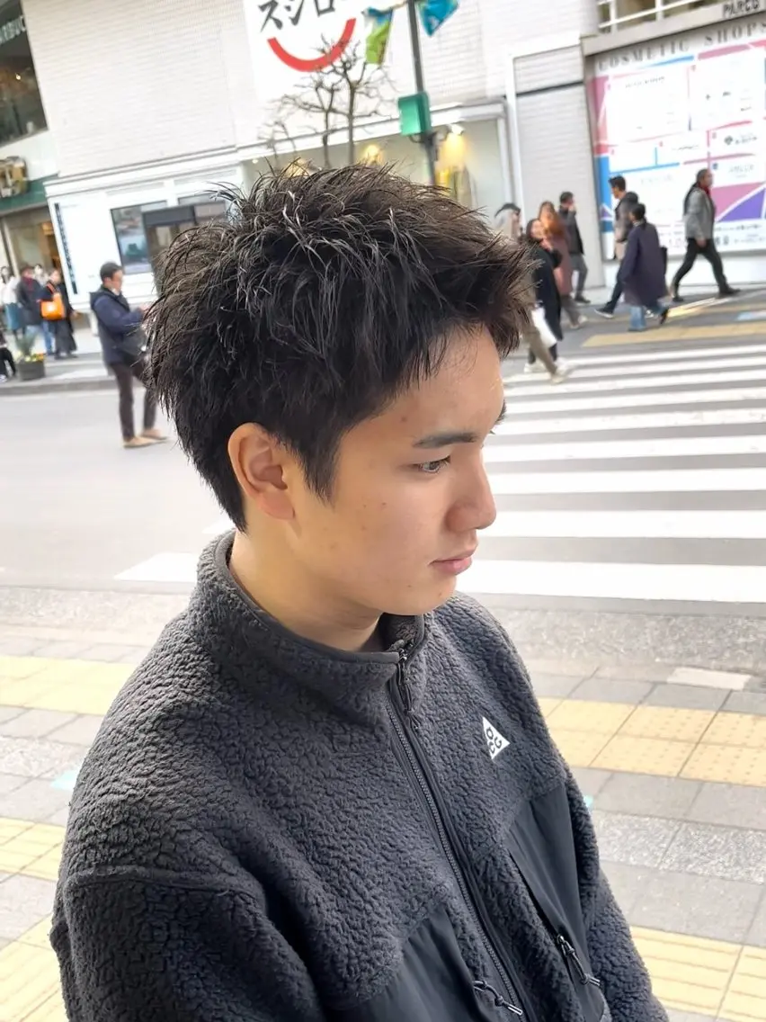 メンズ スパイキーショート k jの眉毛・アイブロウイメージ