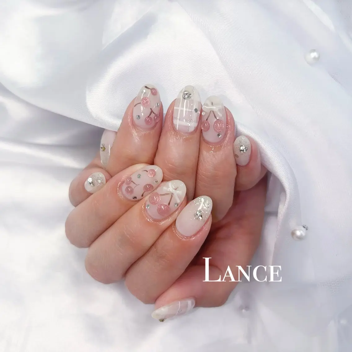 ネイル オーロラネイル ドット フットネイル 氷ネイル・うるうるネイル キラキラネイル ハンドネイル Lance nailのネイルデザイン
