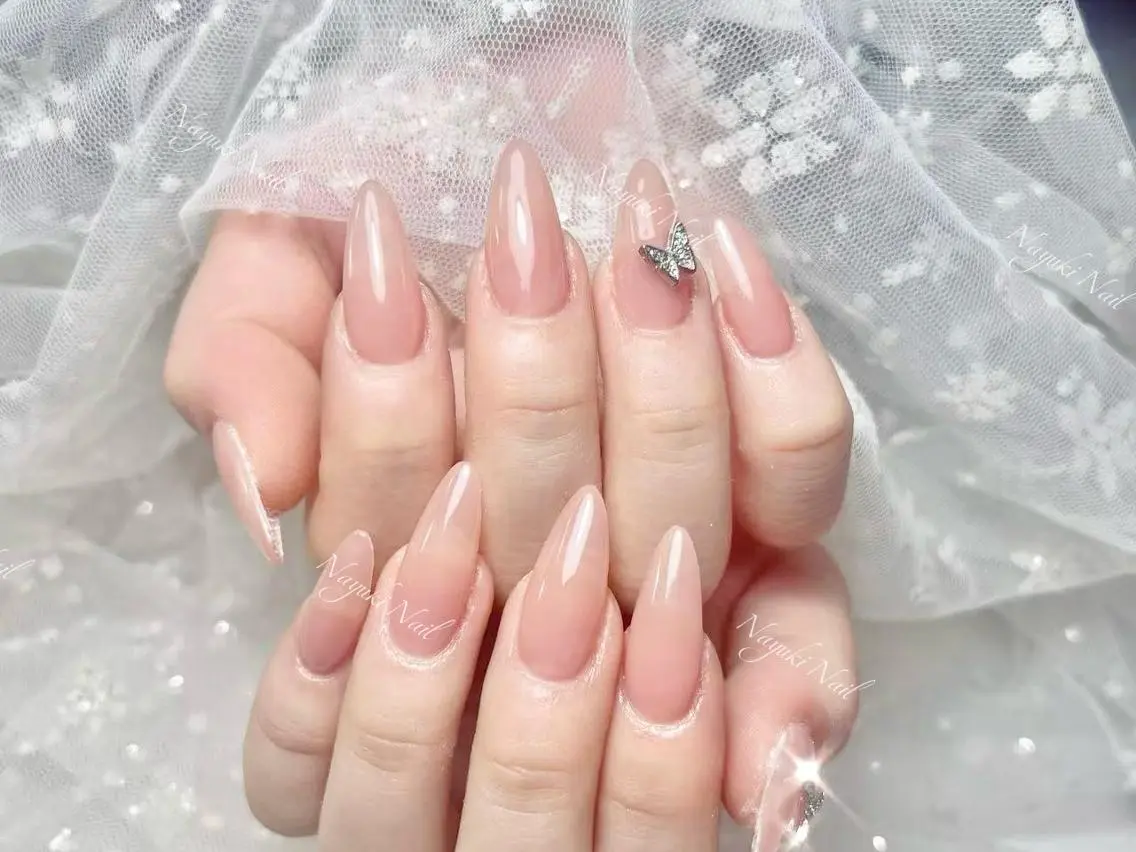ネイル 🦋 Queenieのネイルデザイン