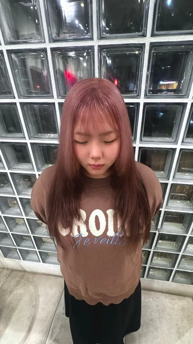 ロング ヘアカラー 佐藤 凜のヘアスタイル