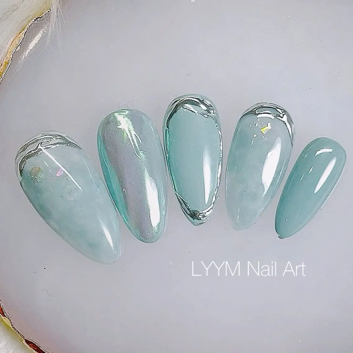 ネイル グリーン シンプルネイル ハンドネイル LYYM Salonのネイルデザイン