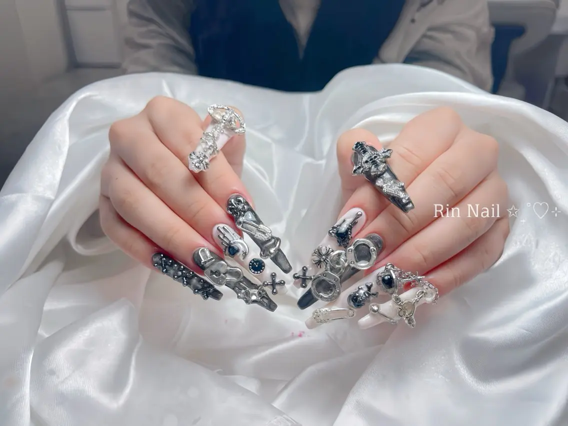 ネイル オーロラネイル チークネイル 桜ネイル クリアネイル ドット ハンドネイル Rin Nail 新大久保店のネイルデザイン