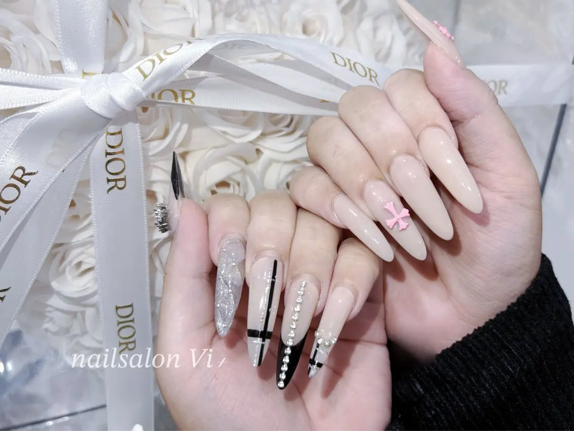 ネイル Nailsalon Vi+ももか🩷のネイルデザイン