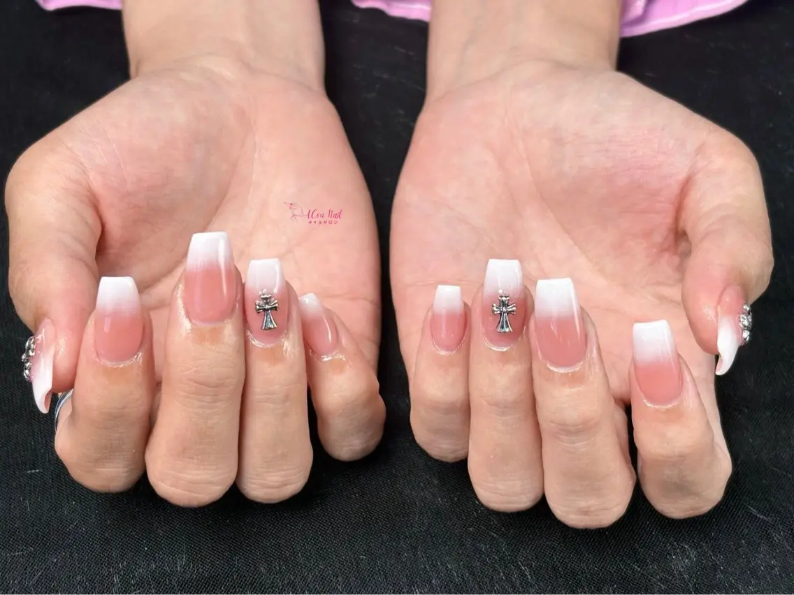 ネイル 桜ネイル 長さ出し フラワーネイル フレンチネイル ジェルネイル ハンドネイル ACon NailSalonのネイルデザイン