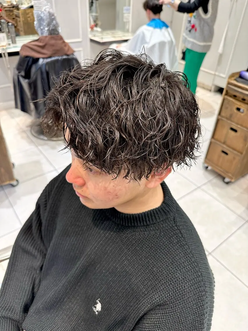 ミディアム メンズ ミディアムパーマ メンズパーマ カット パーマ 🦖鶴岡 香純🦖のヘアスタイル