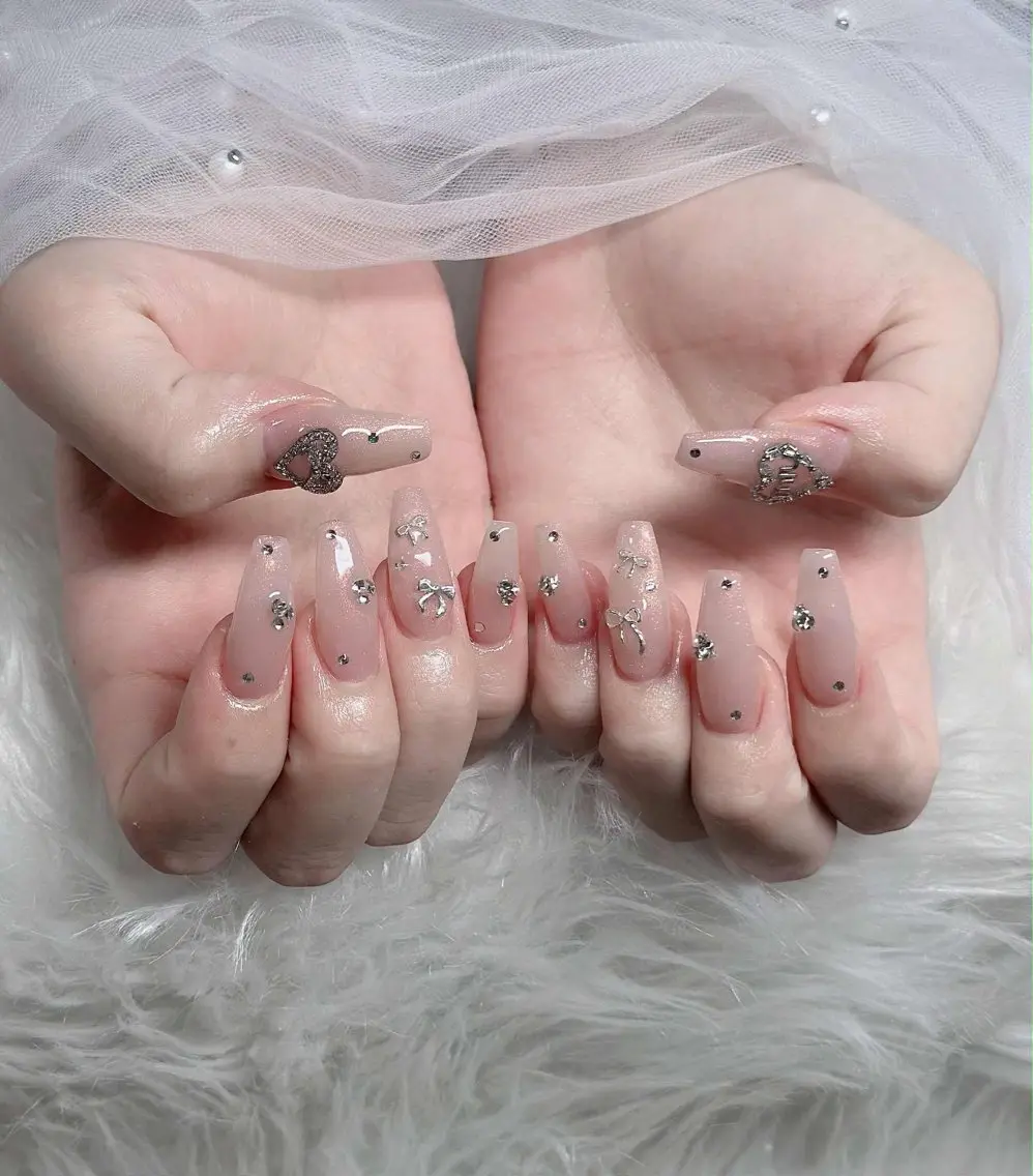 ネイル フレンチネイル ジェルネイル ガラスフレンチ ハロウィン ハート H.baby Nail Salonのネイルデザイン