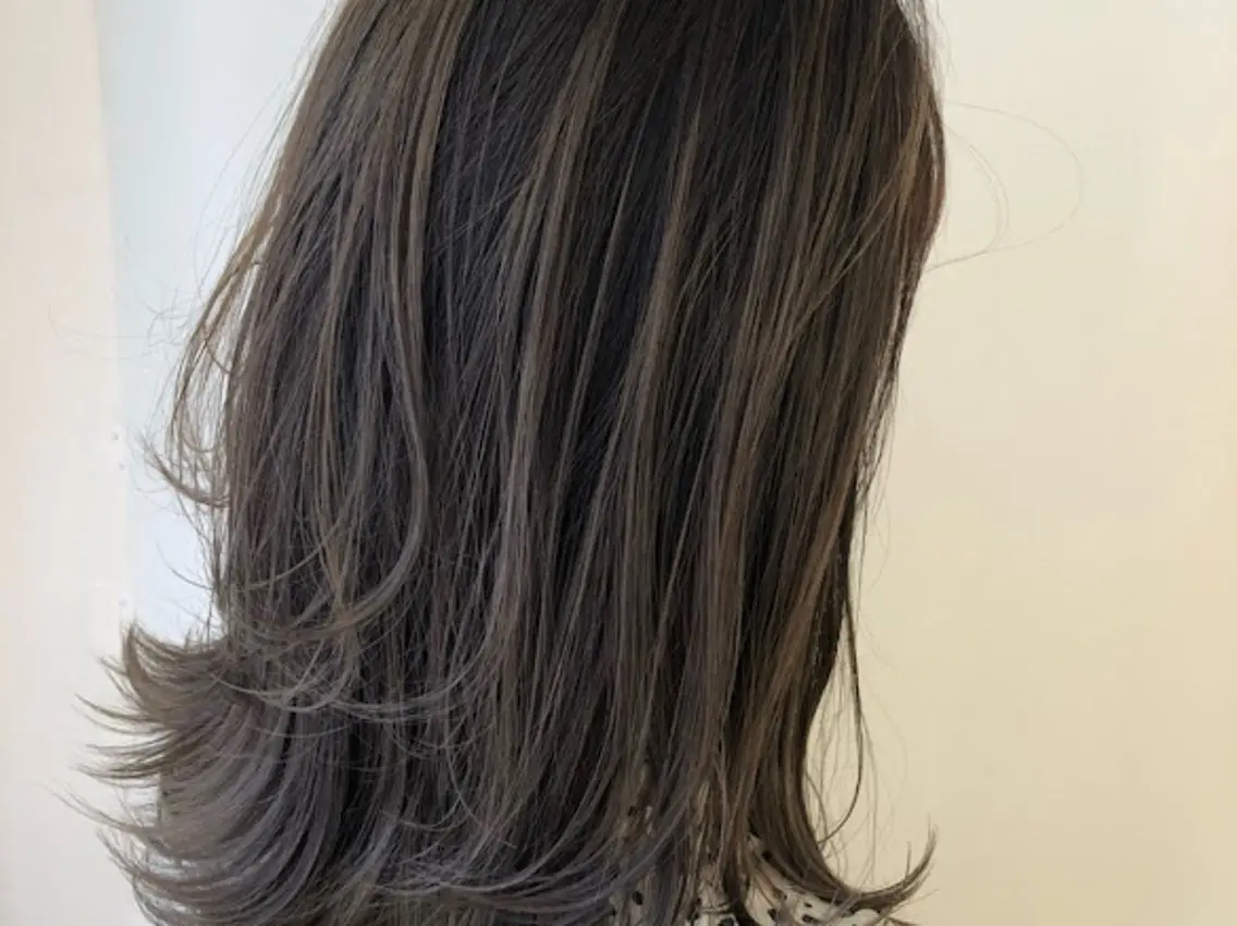 カラー 山田 実紅のヘアスタイル
