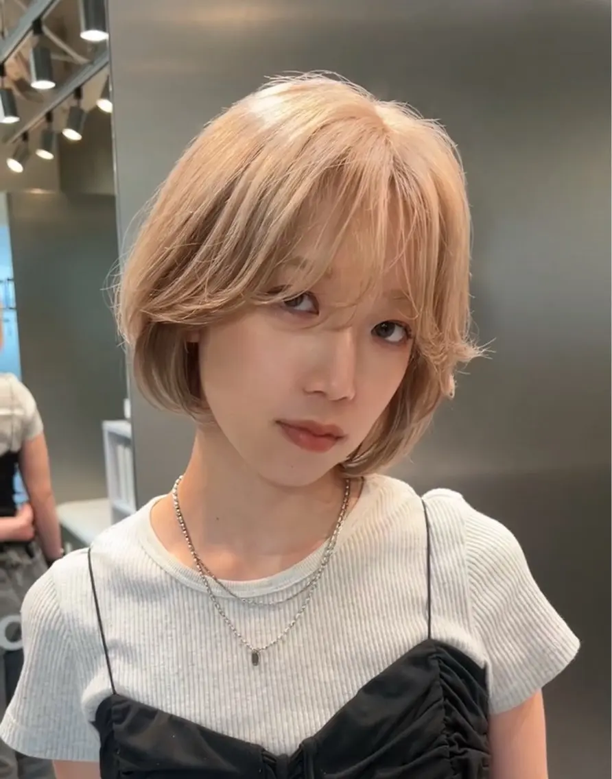 ショート カラー ヘアカラー 柔らかカラー/地毛風 ストレート mikaのヘアスタイル