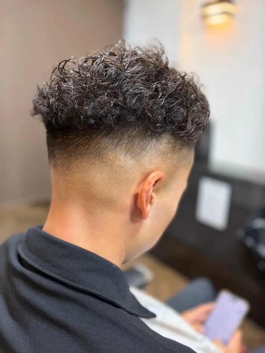 メンズ フェードカット スキンフェード カット 中村 立のヘアスタイル