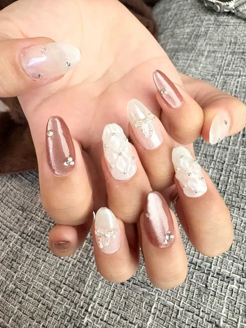 ネイル オーロラネイル マグネットネイル シンプルネイル ホワイト ハンドネイル ✨韓国✨nail salonLumieのネイルデザイン