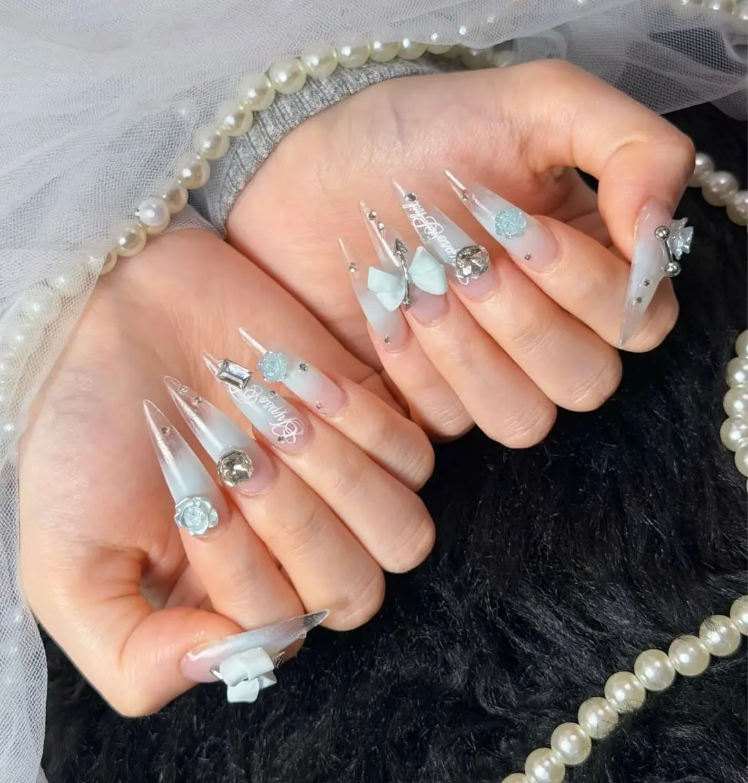 ネイル アートネイル ボルドー フレンチネイル ジェルネイル 氷ネイル・うるうるネイル ハンドネイル Julie NailSalonのネイルデザイン