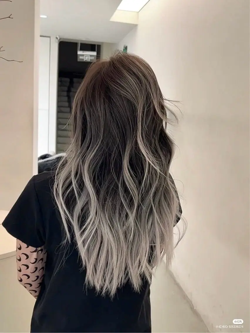 グラデーションカラー🌈🤍超音波treatment付の写真
