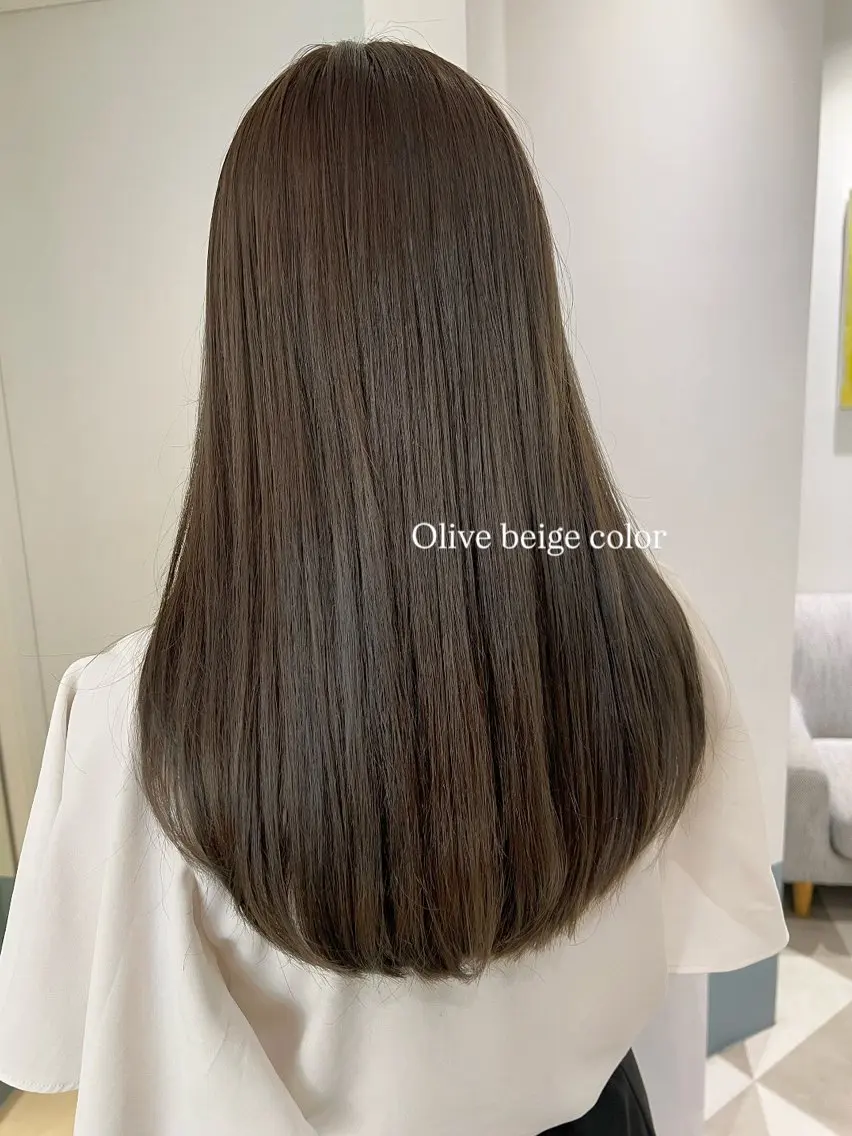 ロング ヘアカラー 成岡 愛美のヘアスタイル