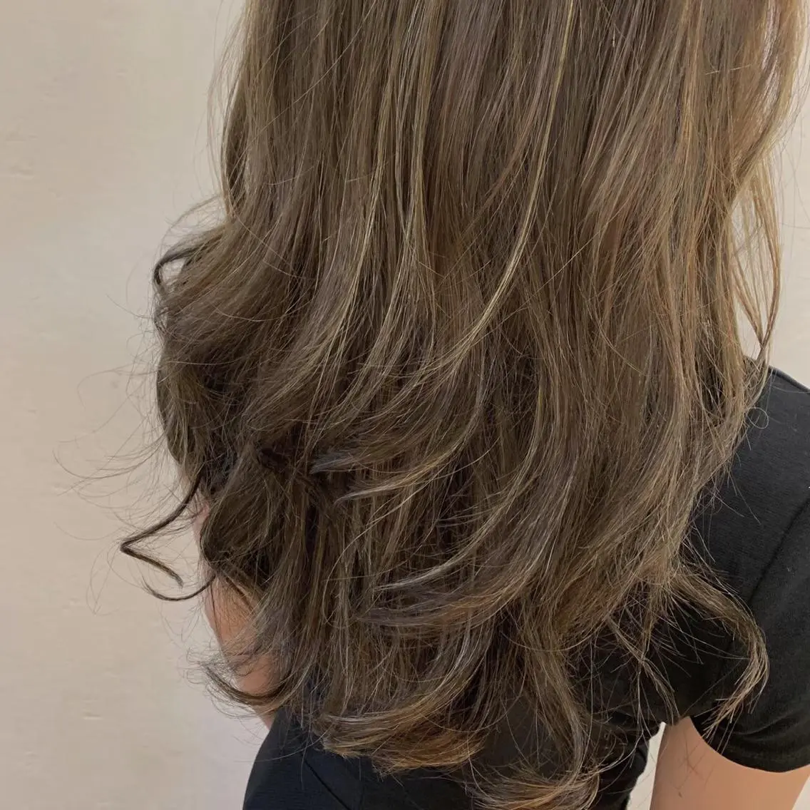 ロング 伊藤 真生のヘアスタイル