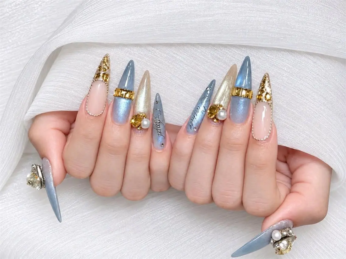 ネイル オーロラネイル ブルー チークネイル 長さ出し フットネイル ハンドネイル NAILS168 池袋西口駅前店のネイルデザイン