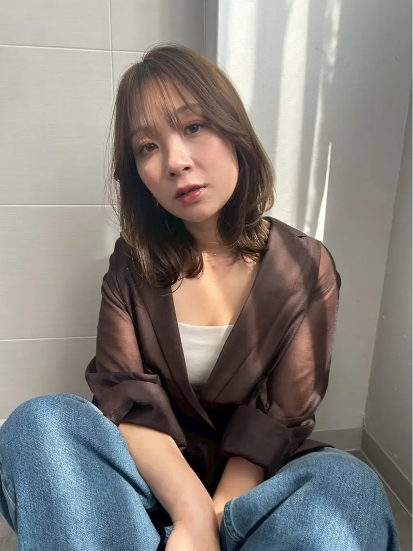 ミディアム 亀澤 瑚奈のヘアスタイル