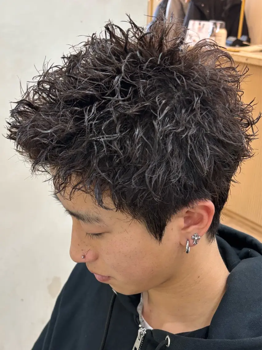 ショート パーマ メンズ メンズパーマ ツイストスパイラルパーマ スパイラルパーマ カット パーマ トリートメント パーマ職人DAIKI ツイスパ/波巻きのヘアスタイル