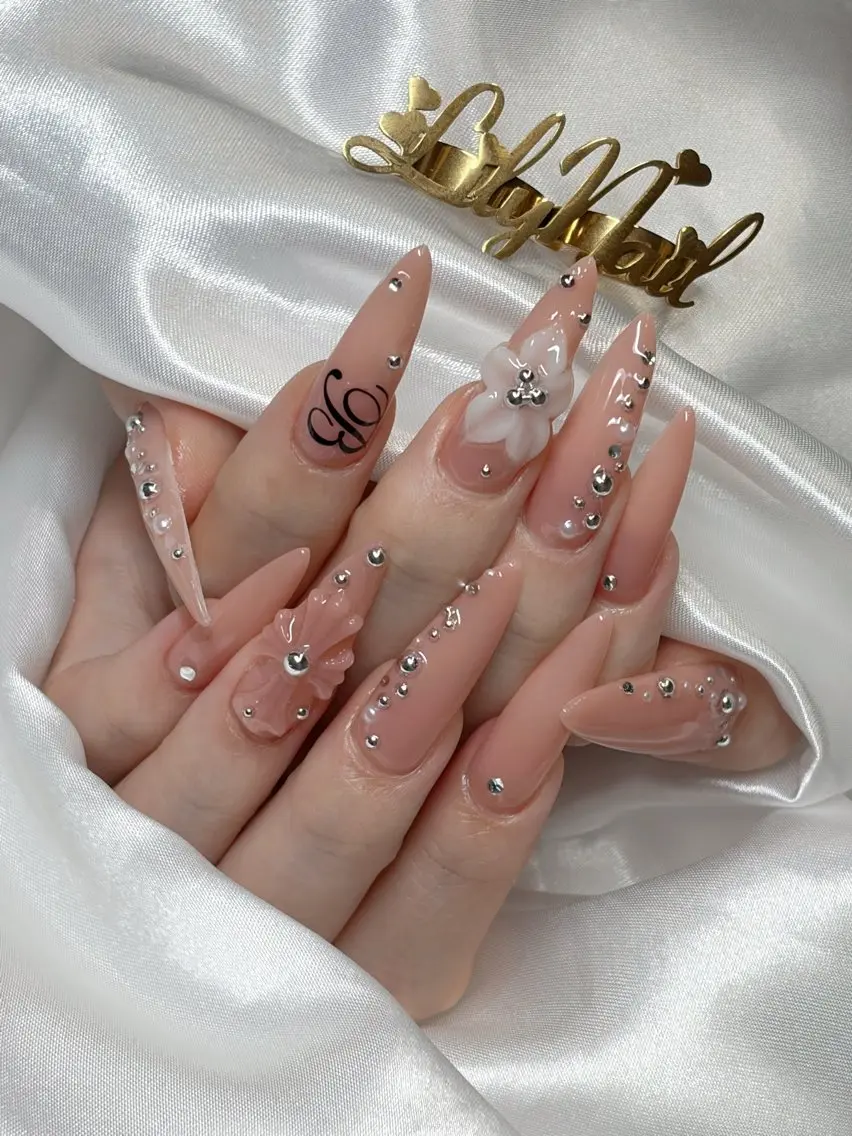 ネイル KIRA LILYのネイルデザイン