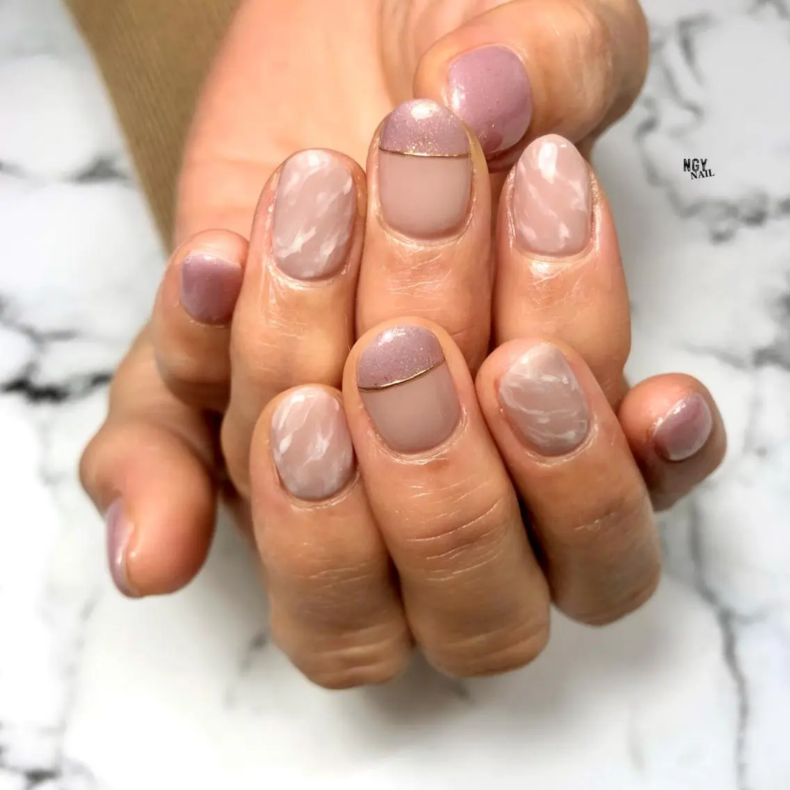 ネイル 大理石ネイル(マーブル) ミラーネイル ニュアンスネイル オフィスネイル ワンカラーネイル NAIL NOWのネイルデザイン