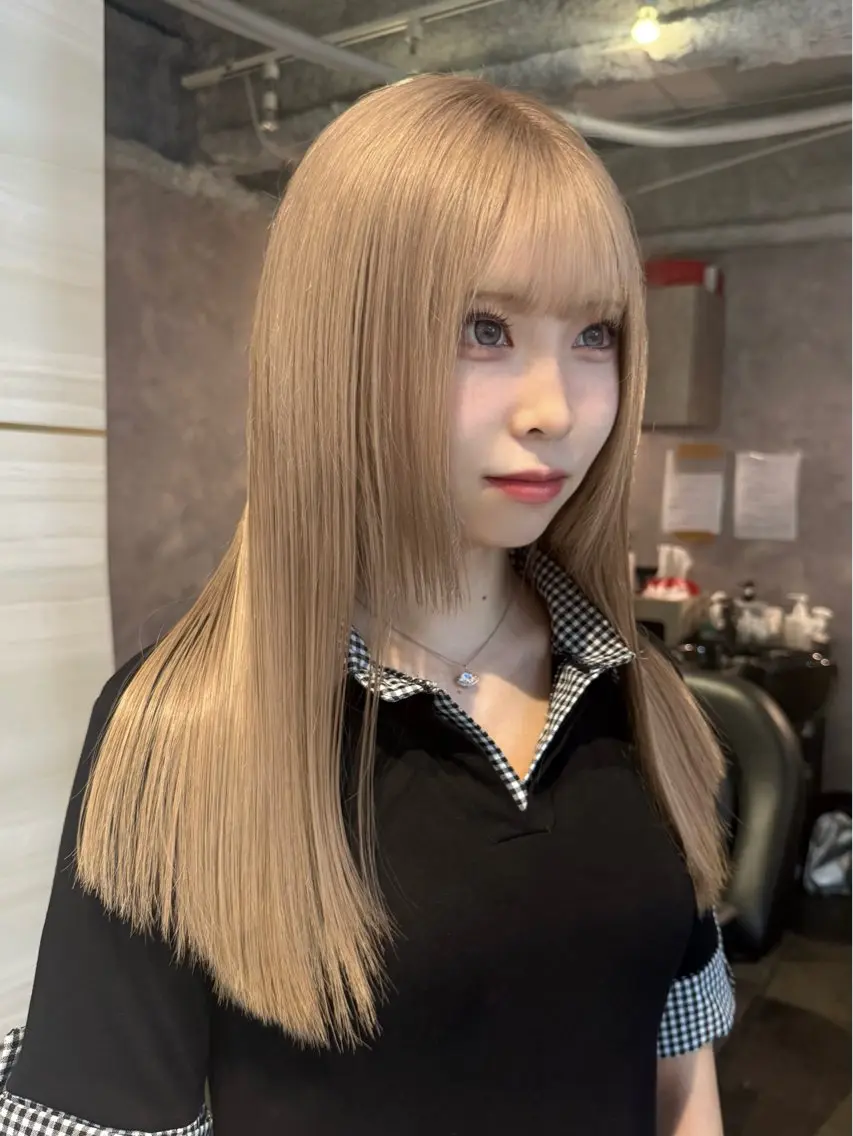セミロング カラー ヘアアレンジ ヘアカラー トリートメント 🌱巴結生🌿グレー ジュ☁️ミルクティーのヘアスタイル
