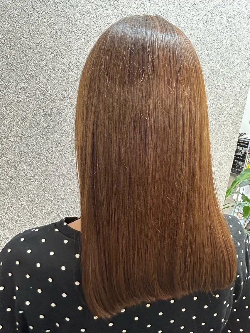セミロング カット 福本 菜緒のヘアスタイル