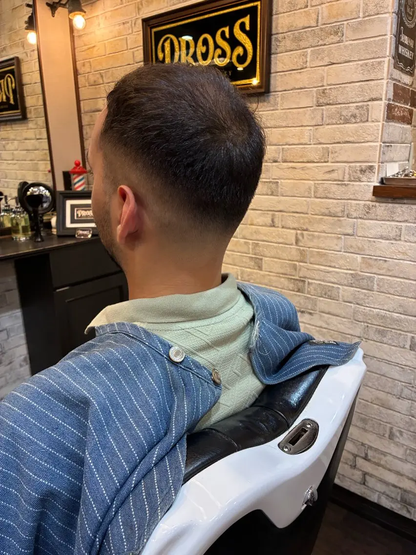 ショート カット ミヤシタ キョウゴのヘアスタイル