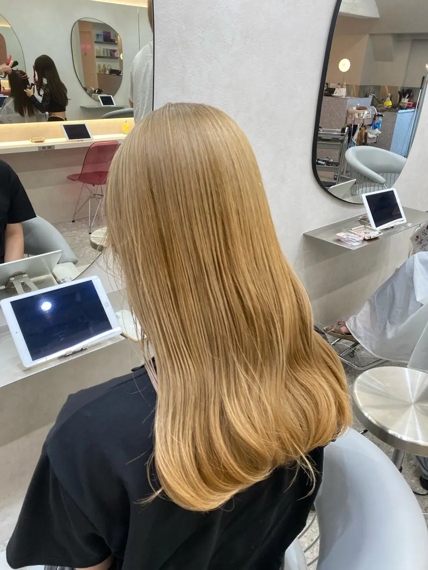 ロング カラー ヘアアレンジ カット ヘアカラー トリートメント なな 顔周りカット/ 透明感カラーのヘアスタイル