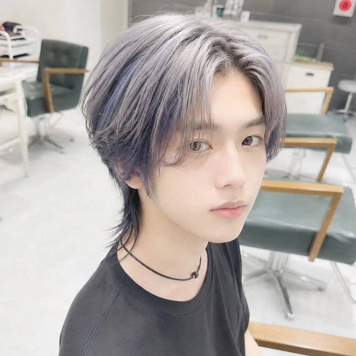 ショート カラー メンズ メンズブリーチ メンズウルフカット ブリーチ デザインカラー シルバー DAYS Men’sのヘアスタイル