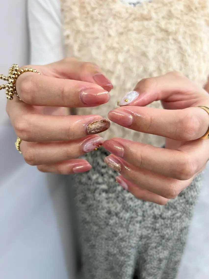 ネイル オーロラネイル ジェルネイル ゴールド マグネットネイル ミラーネイル ハンドネイル ハンドケア Bana_ Nailのネイルデザイン