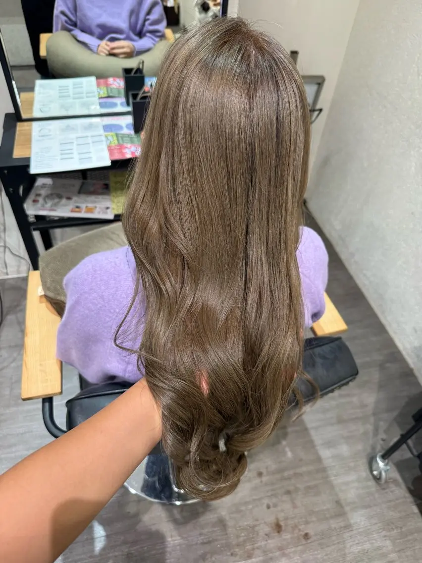 ロング カラー グレージュ ミルクティーグレージュ カット ヘアカラー トリートメント 艶髪レイヤー上田 紗也🇰🇷💗のヘアスタイル