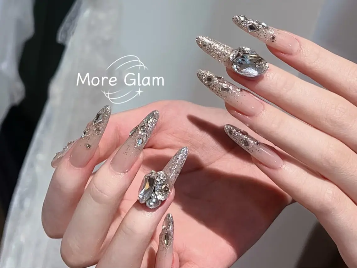 ロング ハンドネイル more glam 原宿店のネイルデザイン