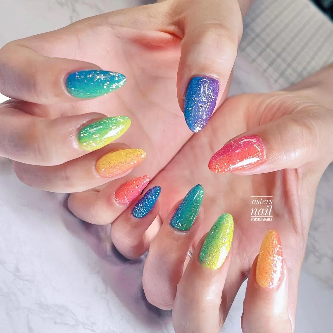 ネイル アートネイル グラデーション キラキラネイル ラメ(グリッター) ロングネイル sisters nail.fのネイルデザイン