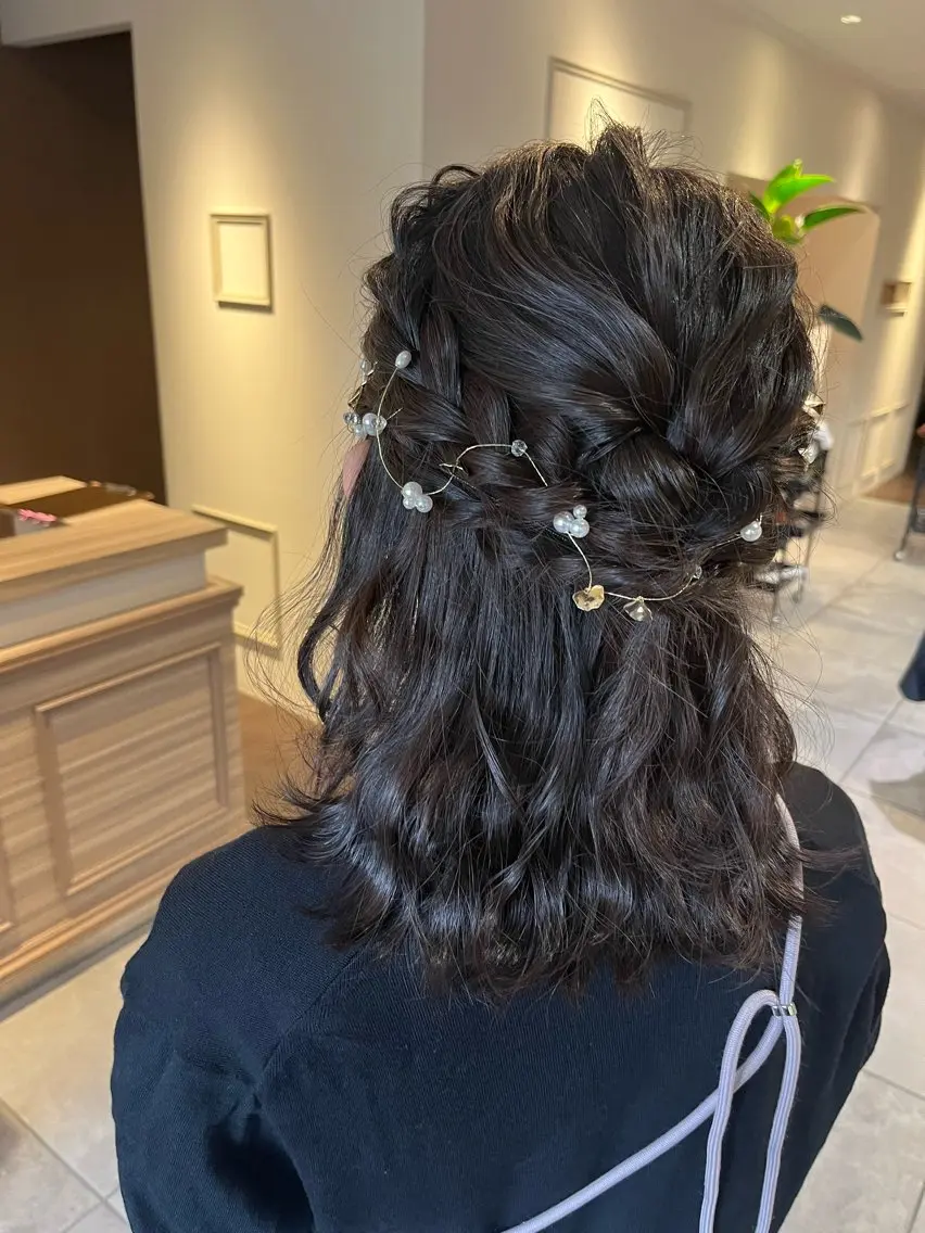 ミディアム ヘアアレンジ ハーフアップ ヘアセット 川越 輝梨奈のヘアスタイル