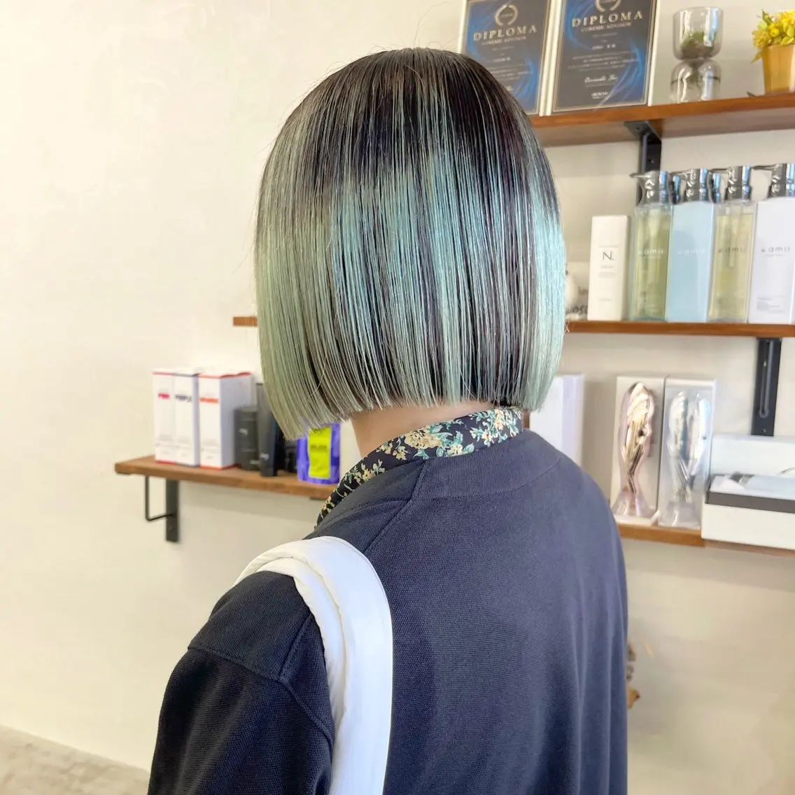 ショート カラー ブリーチ デザインカラー ブリーチなしカラー ボブ レイヤーカット カット ヘアカラー トリートメント 初めてのショート お任せください✂️のヘアスタイル