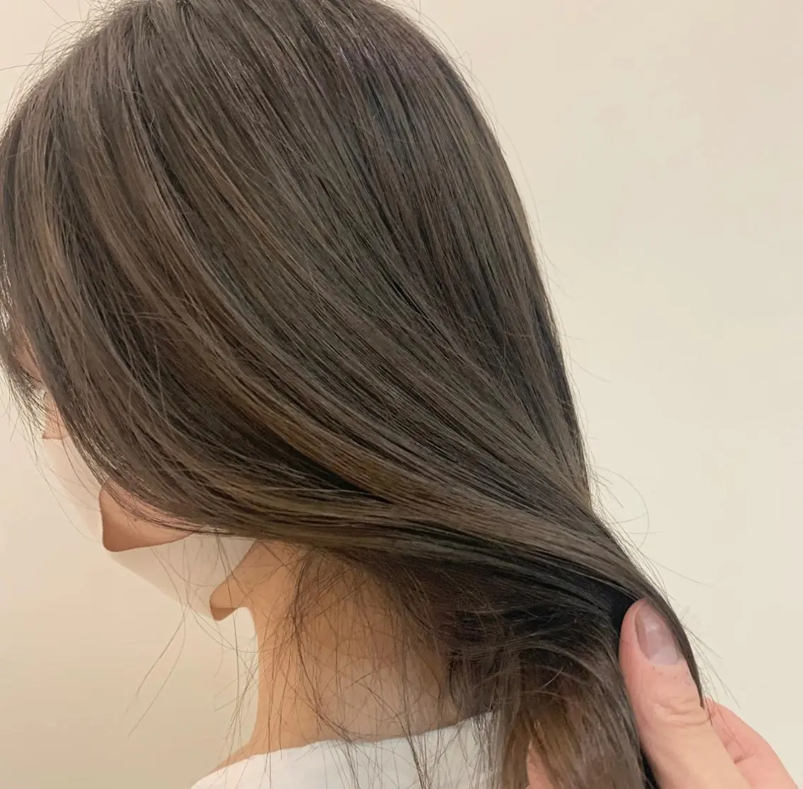ミディアム カラー ベージュカラー ブリーチ 透明感カラー ブリーチなしカラー オリーブベージュ iLi 《イリ》のヘアスタイル